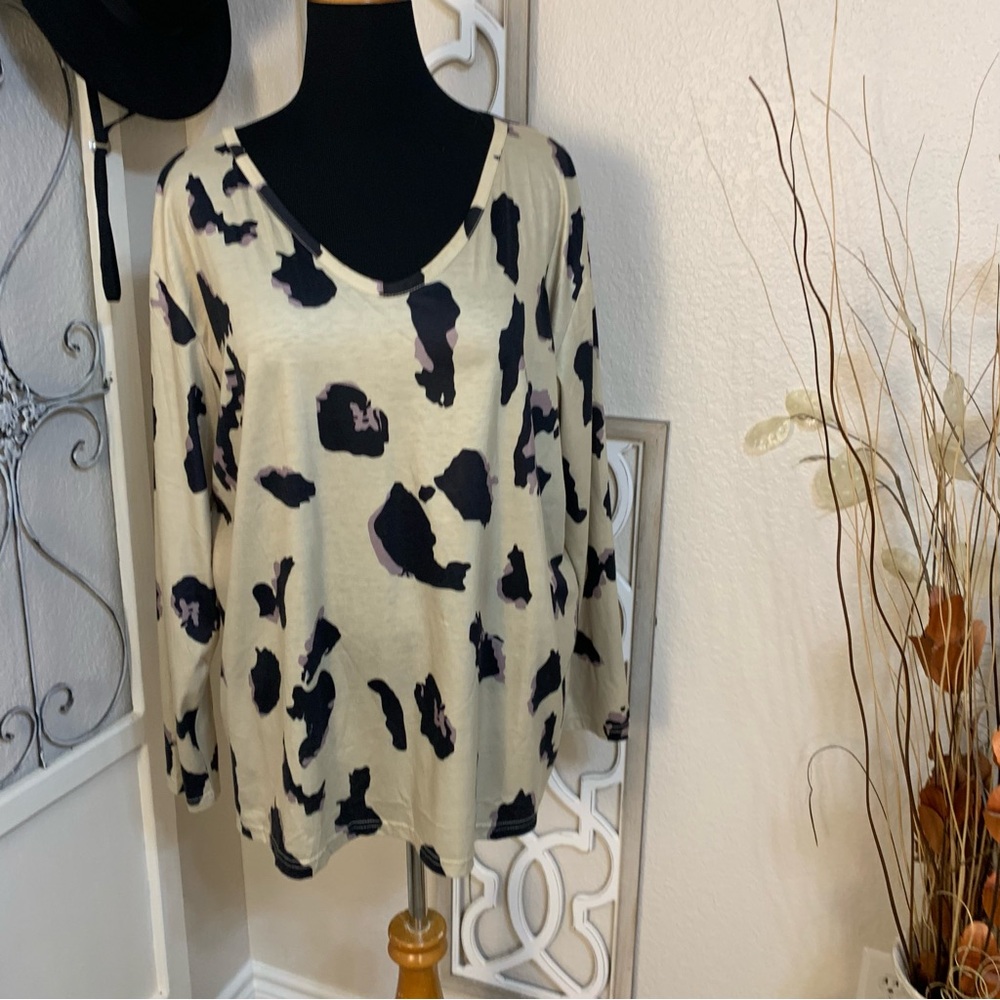 Haute Edition printed top blouse shirt . Weekend wear